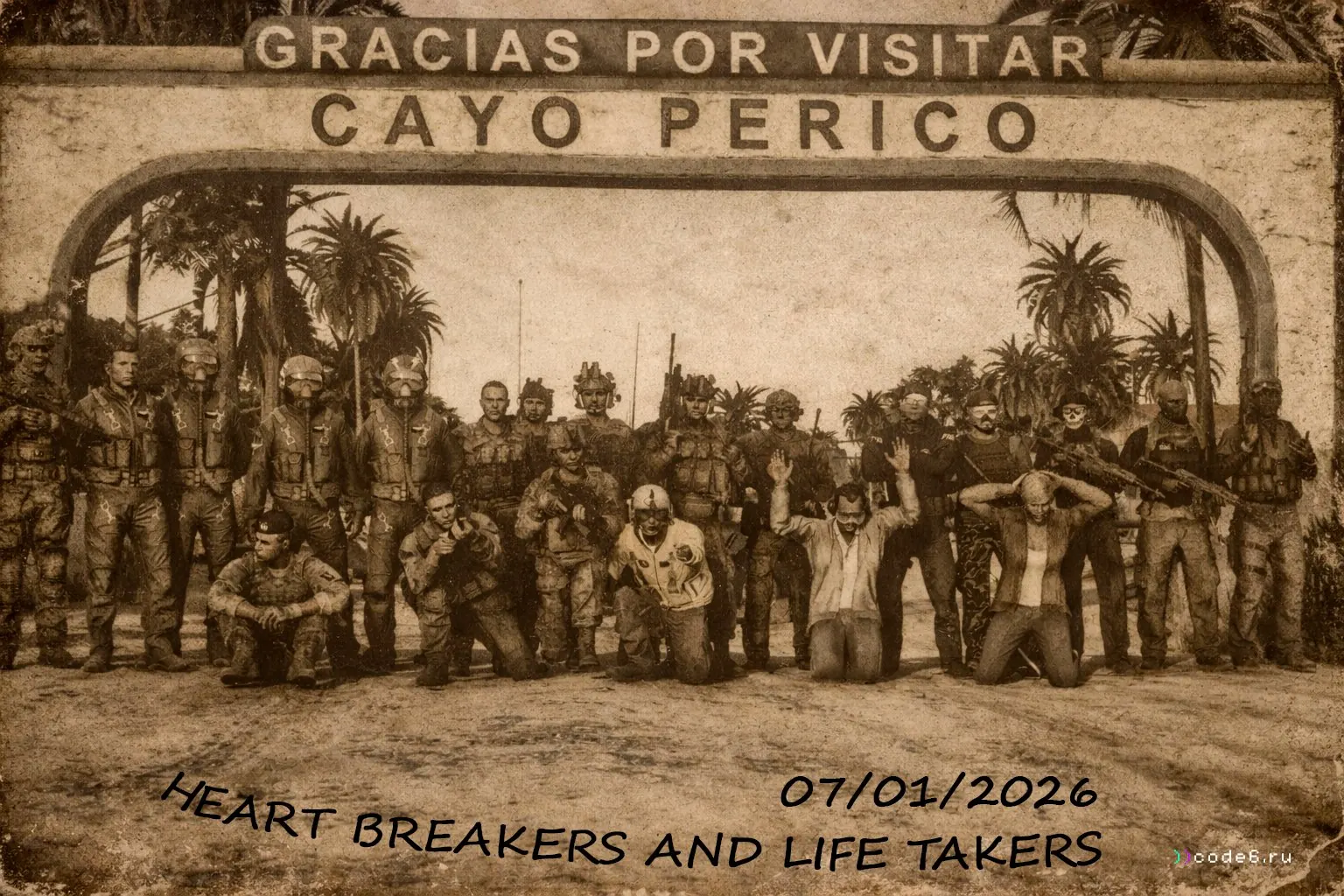 Общее фото всех участников операции у ворот «Gracias por visitar Cayo Perico»