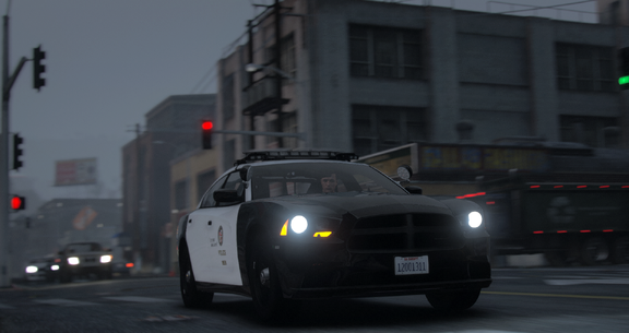 LSPD officers on patrol in downtown Los Santos [2]