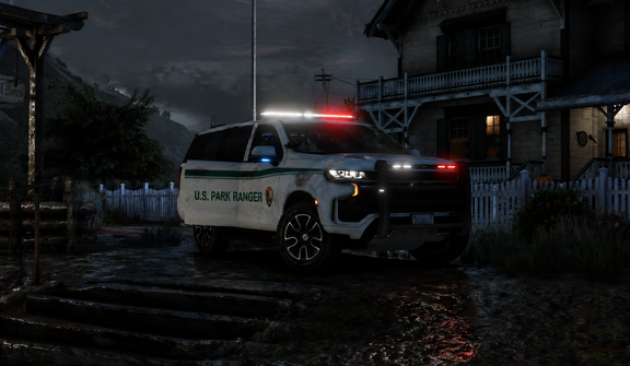 В ночной тишине, среди дождя и темных склонов, U.S. Park Ranger стоит на страже, готовый встретить любое испытание в дикой природе